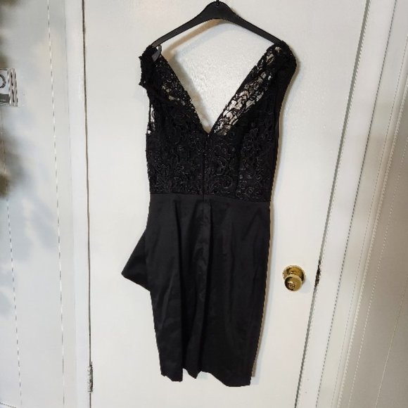 DISTINCTIVE BLACK TAFFETA DRESS WITH LACE UPPER BACK - Picture 4 of 8